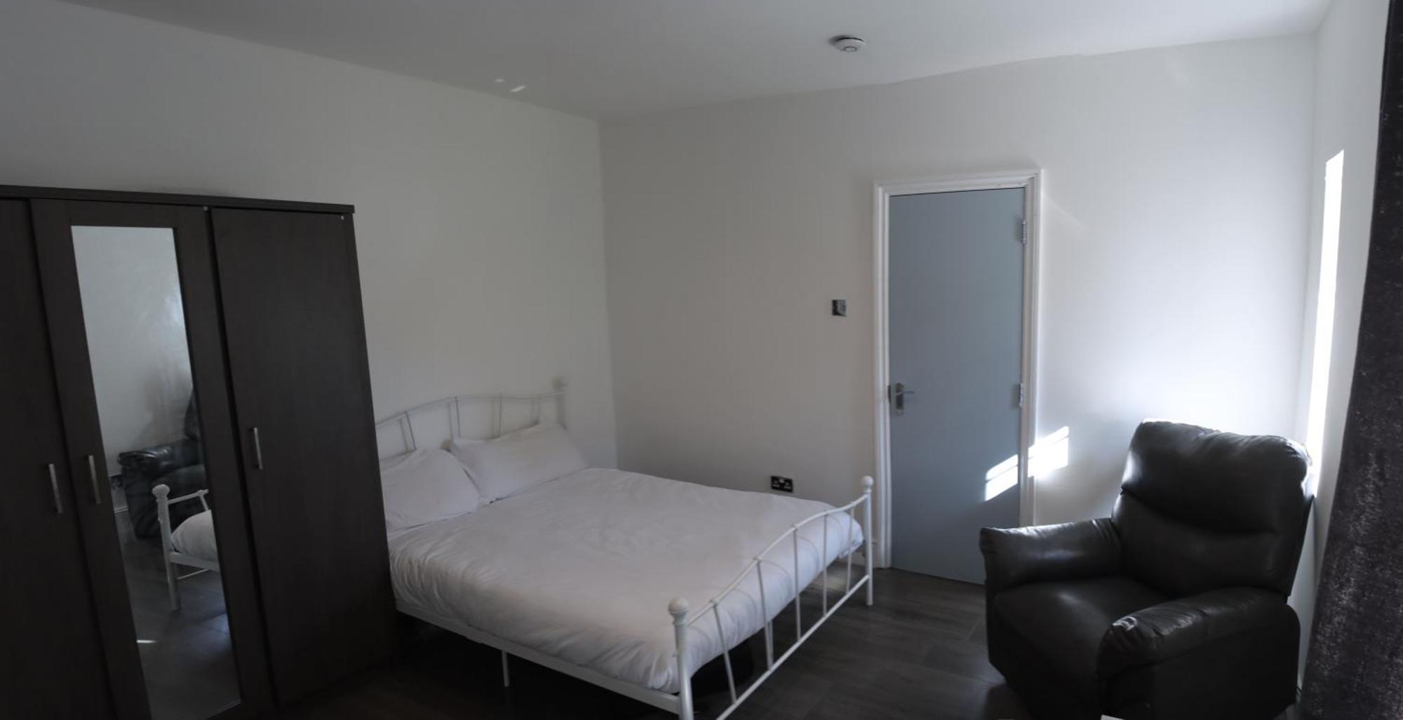 In Guest - Limehouse Townhomes Modern Spacious Serviced En-suite With A Garden View Affittacamere *
