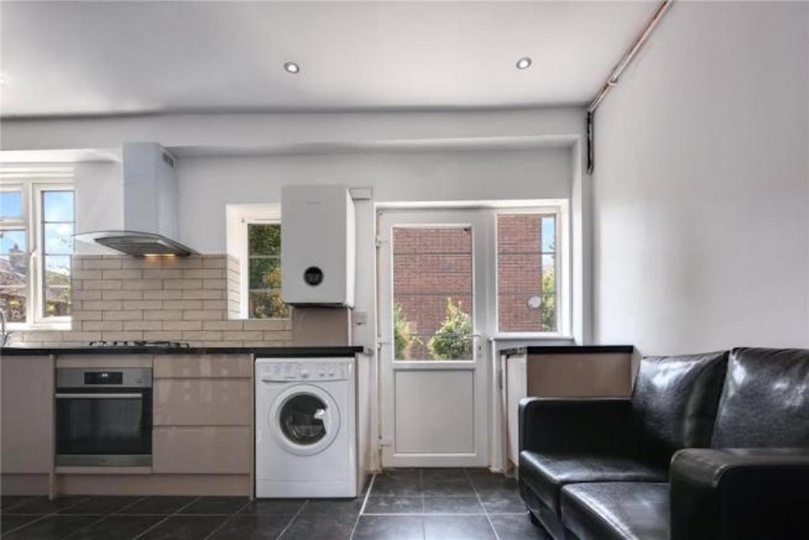 Affittacamere In Guest - Limehouse Townhomes Modern Spacious Serviced En-suite With A Garden View
