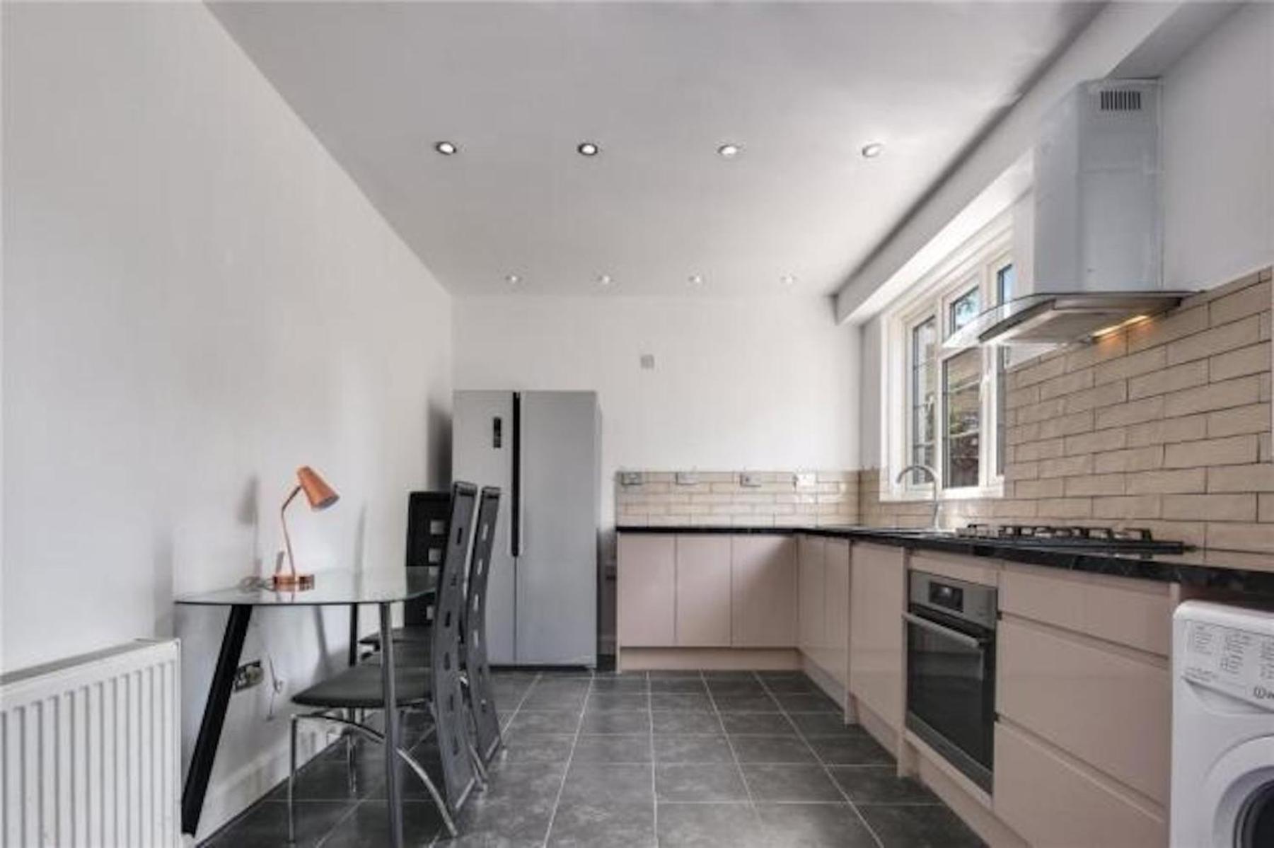 In Guest - Limehouse Townhomes Modern Spacious Serviced En-suite With A Garden View Affittacamere *